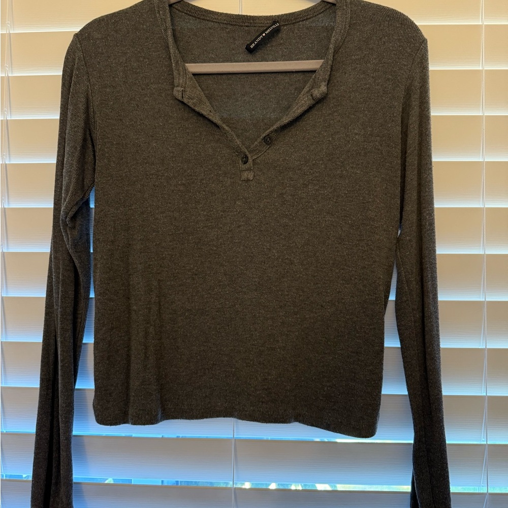Brandy Melville Gray Fitted Long Sleeve Button Down Shirt